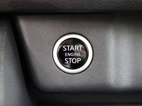 Certified 2022 Nissan Rogue SV FWD image 12