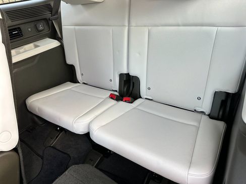 Used 2024 Hyundai Santa Fe Calligraphy image 14