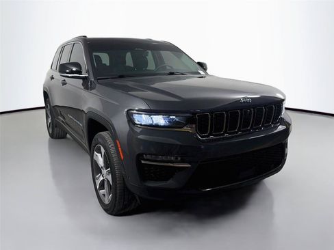 Used 2022 Jeep Grand Cherokee Limited 4xe w/ Luxury Tech Group II AWD/4WD image 3