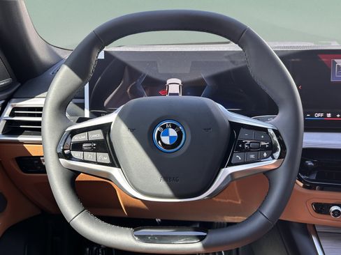 Used 2026 BMW i4 eDrive40 w/ Premium Package RWD image 9