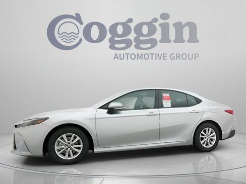 Used 2026 Toyota Camry LE w/ Convenience Package FWD image 4