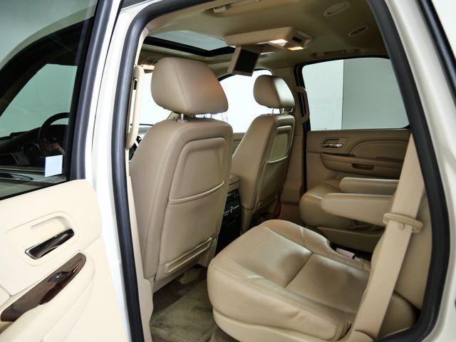 Used 2010 Cadillac Escalade Premium AWD/4WD image 13