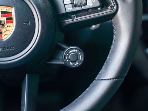 Certified 2026 Porsche Macan Turbo AWD/4WD image 9