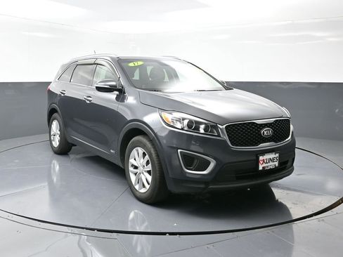 Used 2017 Kia Sorento AWD image 5