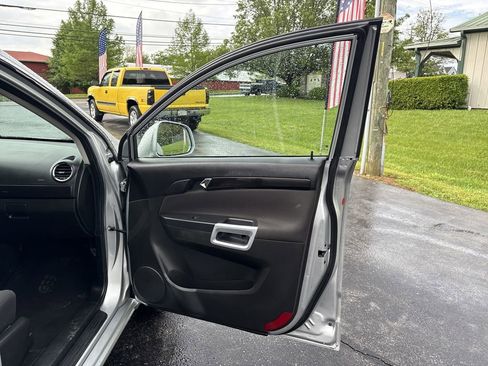 Used 2014 Chevrolet Captiva Sport LT FWD image 27