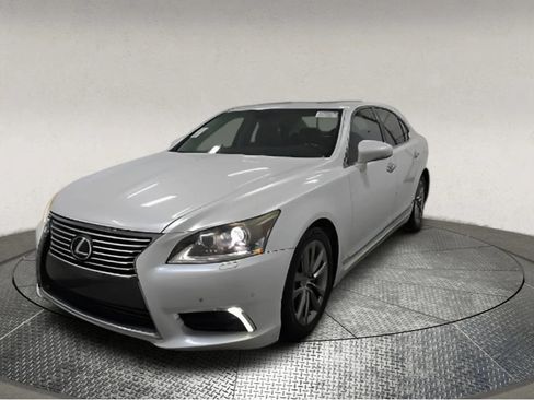 Used 2016 Lexus LS 460 image 3