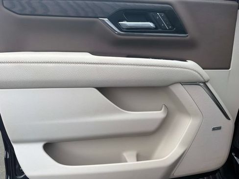 New 2026 GMC Yukon Denali w/ Denali Reserve Package AWD/4WD image 14