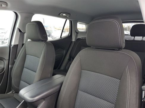 Used 2023 GMC Terrain SLE w/ Driver Convenience Package image 11