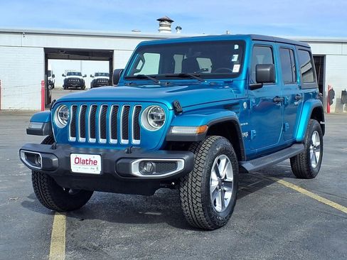 Used 2019 Jeep Wrangler Unlimited Sahara image 2