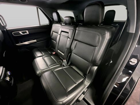 Used 2022 Ford Explorer XLT w/ Equipment Group 202A image 25