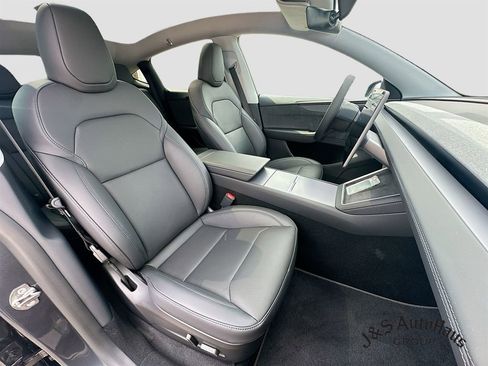 Used 2026 Tesla Model Y Long Range image 35