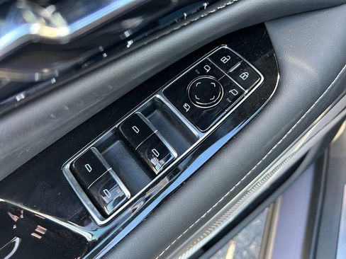 Used 2025 Cadillac Optiq Luxury 1 AWD/4WD image 17