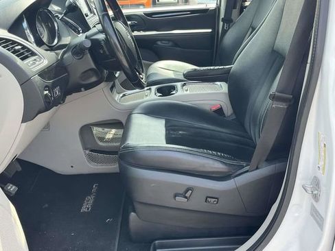 Used 2017 Dodge Grand Caravan SXT w/ Driver Convenience Group FWD image 13
