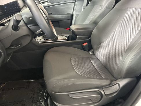 Used 2026 Kia Sportage LX FWD image 21