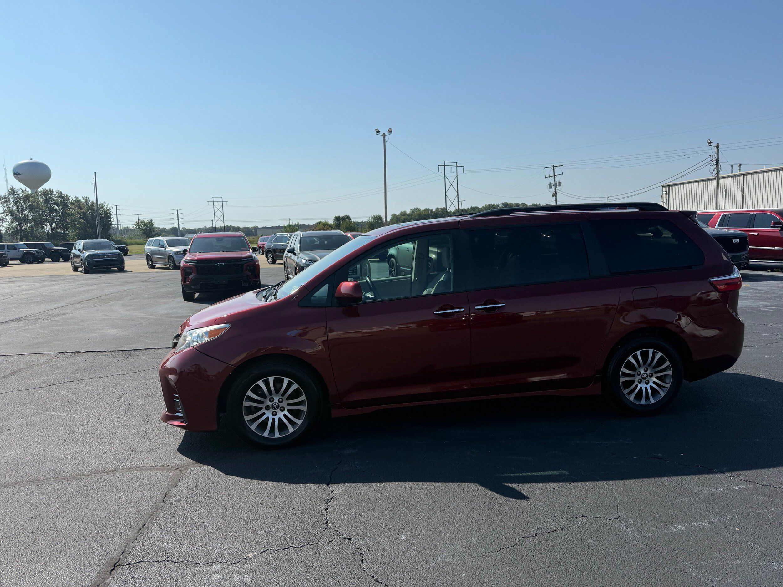 Used 2019 Toyota Sienna XLE FWD image 4