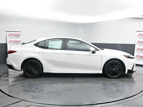 New 2026 Toyota Camry SE image 9