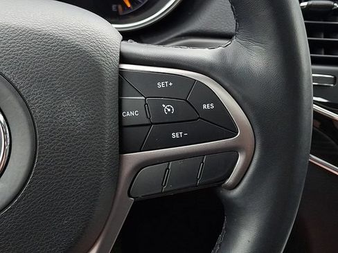 Used 2022 Jeep Grand Cherokee Limited AWD/4WD image 23