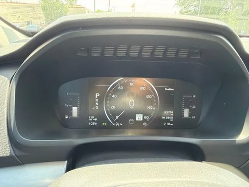 Used 2017 Volvo XC90 T5 Momentum w/ Vision Package AWD/4WD image 10