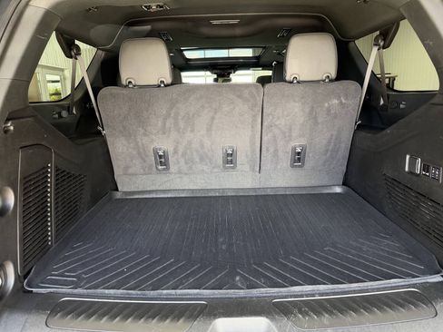 Used 2024 Chevrolet Suburban LT w/ Luxury Package AWD/4WD image 29