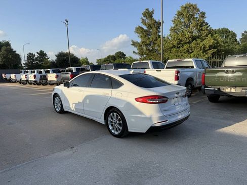Used 2020 Ford Fusion SE FWD image 4
