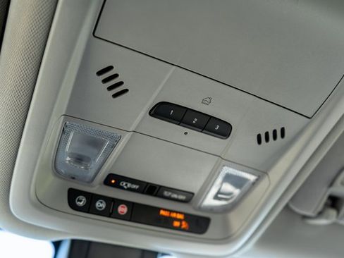 Used 2021 Chevrolet Equinox Premier image 35