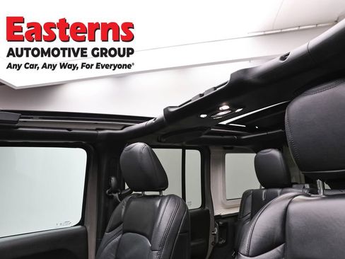 Used 2023 Jeep Wrangler Unlimited w/ Sun & Screen Package image 37