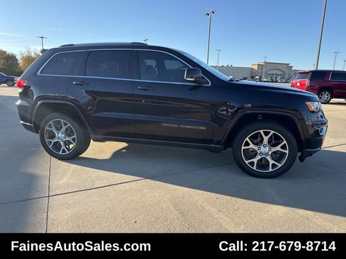 Used 2018 Jeep Grand Cherokee Limited image 25