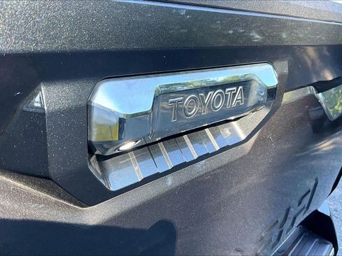 Used 2024 Toyota Tundra Limited AWD/4WD image 29