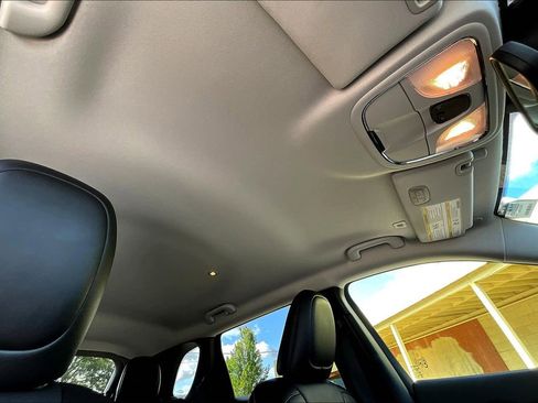 Used 2019 Jeep Cherokee Trailhawk image 15