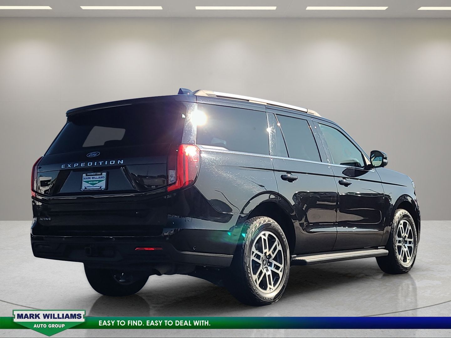 Used 2025 Ford Expedition Active AWD/4WD image 4