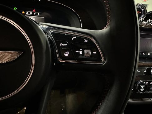 Used 2021 Bentley Bentayga AWD/4WD image 16