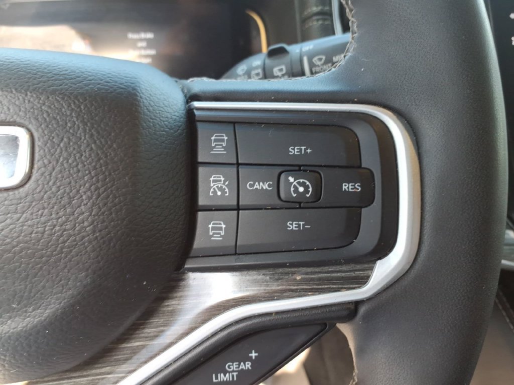 Used 2022 Jeep Wagoneer Series III w/ Premium Group I AWD/4WD image 12