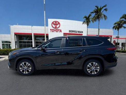 Used 2023 Toyota Highlander XLE FWD image 4