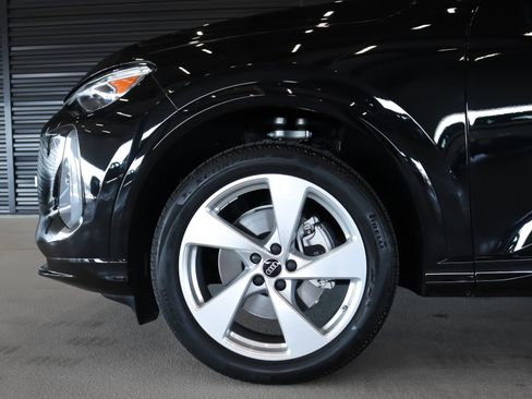 Used 2025 Audi Q5 Premium w/ Premium Plus AWD/4WD image 5