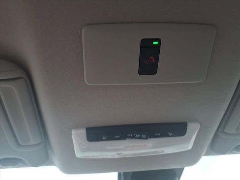 New 2025 Nissan Versa SR w/ Trunk Package FWD image 21