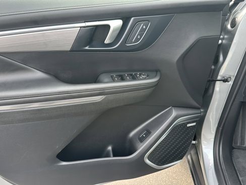 Used 2025 Buick Enclave Preferred image 16