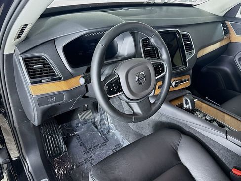 Certified 2025 Volvo XC90 B6 Plus image 9