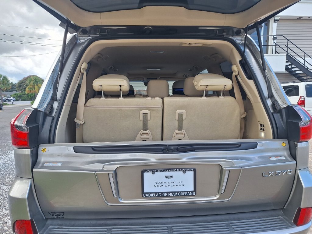 Used 2021 Lexus LX 570 4WD w/ Luxury Package image 30