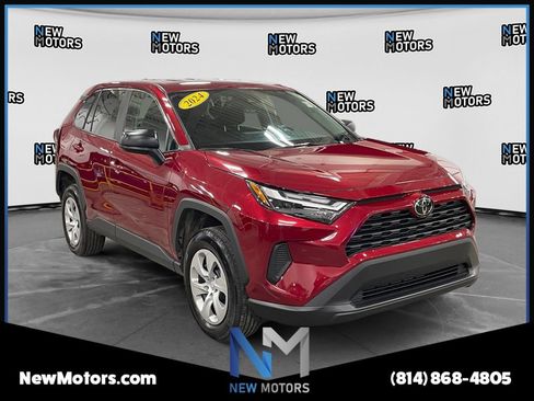 Used 2024 Toyota RAV4 LE AWD/4WD image 7