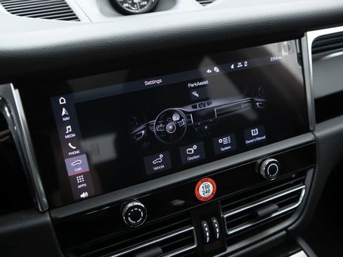 Certified 2026 Porsche Macan AWD/4WD image 15