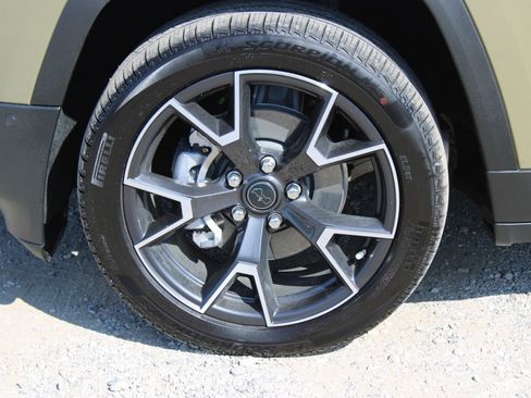 New 2026 Jeep Cherokee Overland w/ Trailer Tow Group AWD/4WD image 8