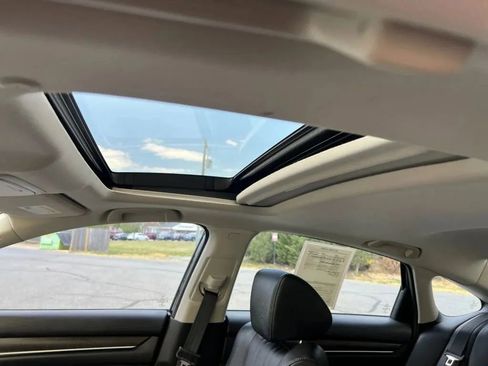 Used 2018 Honda Accord Touring image 27
