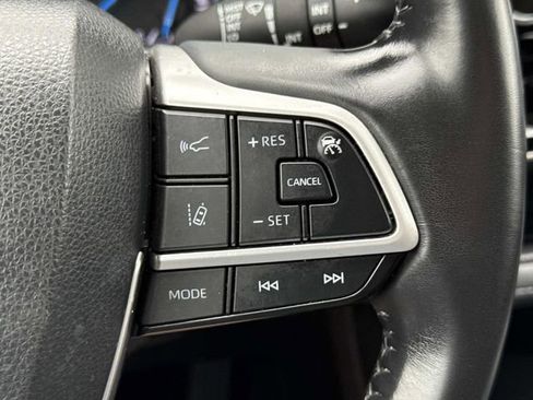 Used 2022 Toyota Highlander XLE image 24