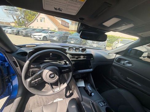 Used 2025 Nissan Z Performance w/ Floor Mat Package RWD image 4