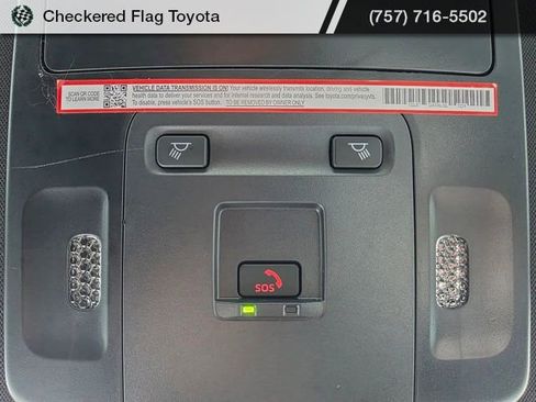 Used 2025 Toyota Camry SE w/ Convenience Package image 9