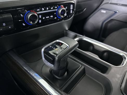 Used 2025 Chevrolet Silverado 1500 LT Trail Boss w/ Convenience Package II AWD/4WD image 16