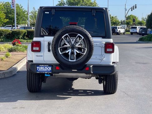 Used 2024 Jeep Wrangler Unlimited AWD/4WD image 9