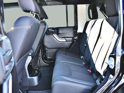 Used 2015 Jeep Wrangler Unlimited Sahara w/ Connectivity Group image 18