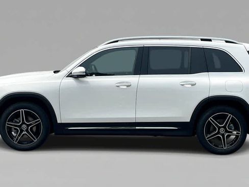 Used 2026 Mercedes-Benz GLB 250 4MATIC image 2