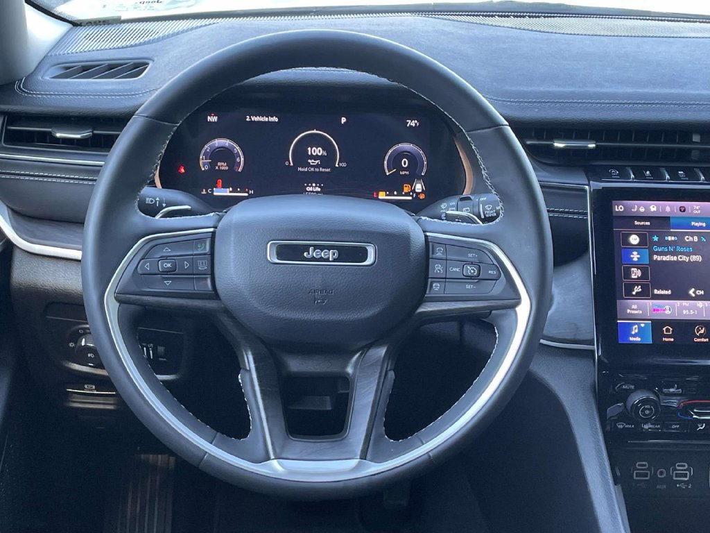Used 2023 Jeep Grand Cherokee Limited AWD/4WD image 23